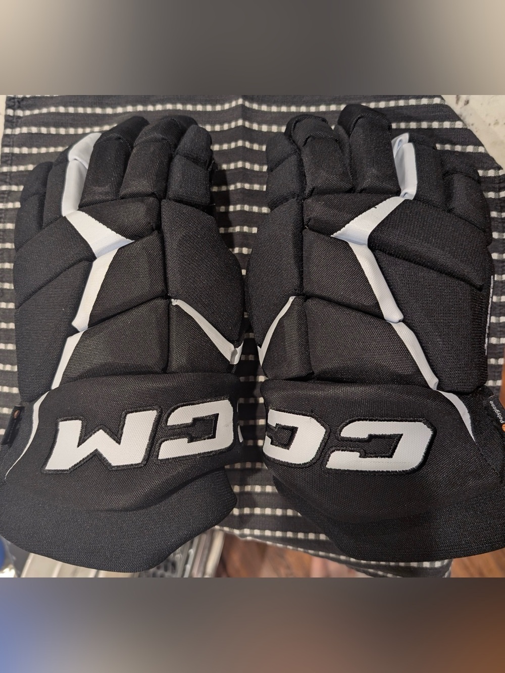 CCM jet speed Xtra SE 15" Hockey Gloves - Picture 3 of 3